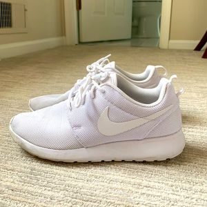 Nike Women’s White Roshe One